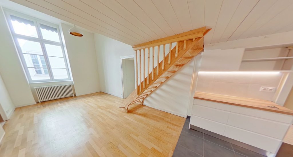 APPARTEMENT T3 A LOUER - LYON 2EME ARRONDISSEMENT Bellecour-a Gourjus - 68.81 m2 - 1 214 &euro; charges comprises par mois