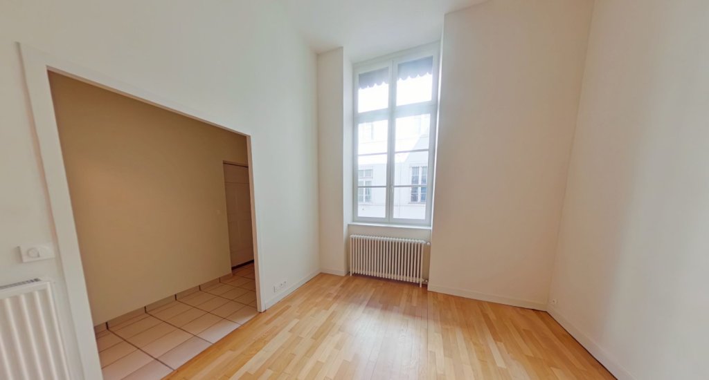 APPARTEMENT T3 A LOUER - LYON 2EME ARRONDISSEMENT Bellecour-a Gourjus - 68.81 m2 - 1 214 &euro; charges comprises par mois
