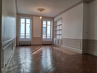 APPARTEMENT T3 A LOUER - LYON 2EME ARRONDISSEMENT Carnot-Charite - 105.31 m2 - 1440€ charges comprises par mois