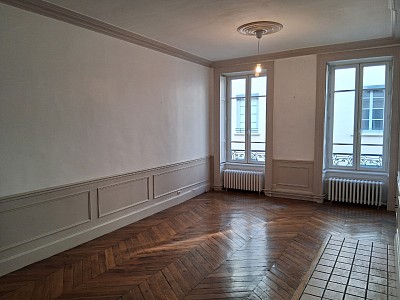 APPARTEMENT T3 A LOUER - LYON 2EME ARRONDISSEMENT Carnot-Charite - 105.31 m2 - 1440€ charges comprises par mois