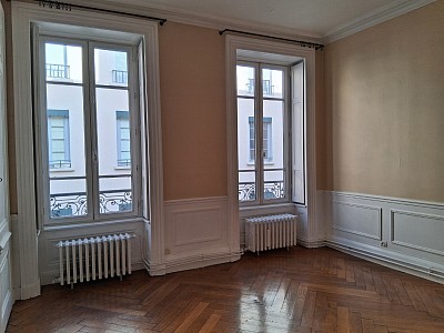 APPARTEMENT T3 A LOUER - LYON 2EME ARRONDISSEMENT Carnot-Charite - 105.31 m2 - 1440€ charges comprises par mois