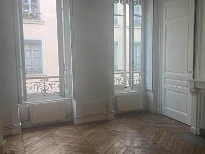 APPARTEMENT T3 A LOUER - LYON 2EME ARRONDISSEMENT Carnot-Charite - 90.6 m2 - 1205€ charges comprises par mois