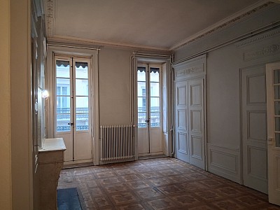 APPARTEMENT T3 A LOUER - LYON 2EME ARRONDISSEMENT Carnot-Charite - 71.04 m2 - 1220€ charges comprises par mois