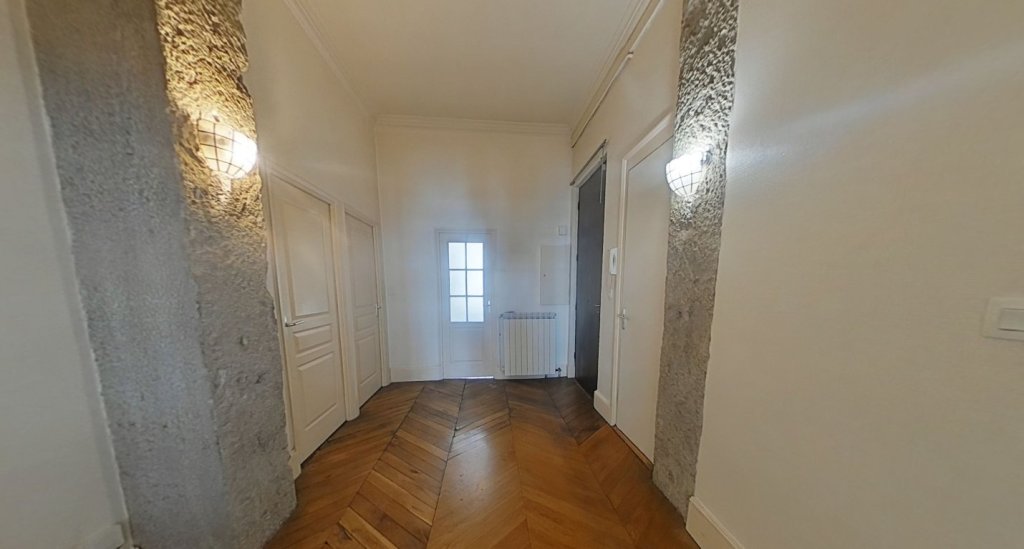 APPARTEMENT T3 A LOUER - LYON 2EME ARRONDISSEMENT La Bourse-Grenette - 68.28 m2 - 930 &euro; charges comprises par mois