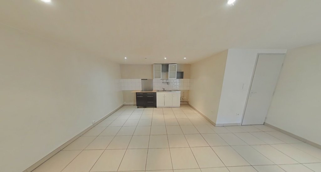 APPARTEMENT T3 A LOUER - LYON 2EME ARRONDISSEMENT Carnot-Charite - 73.06 m2 - 1 055 &euro; charges comprises par mois