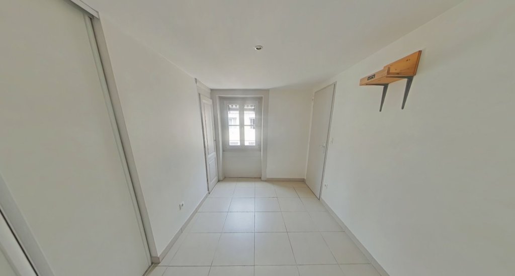 APPARTEMENT T3 A LOUER - LYON 2EME ARRONDISSEMENT Carnot-Charite - 73.06 m2 - 1 055 &euro; charges comprises par mois