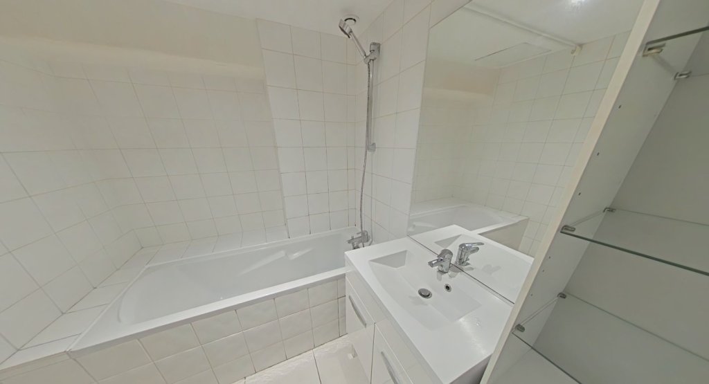 APPARTEMENT T3 A LOUER - LYON 2EME ARRONDISSEMENT Carnot-Charite - 73.06 m2 - 1 055 &euro; charges comprises par mois