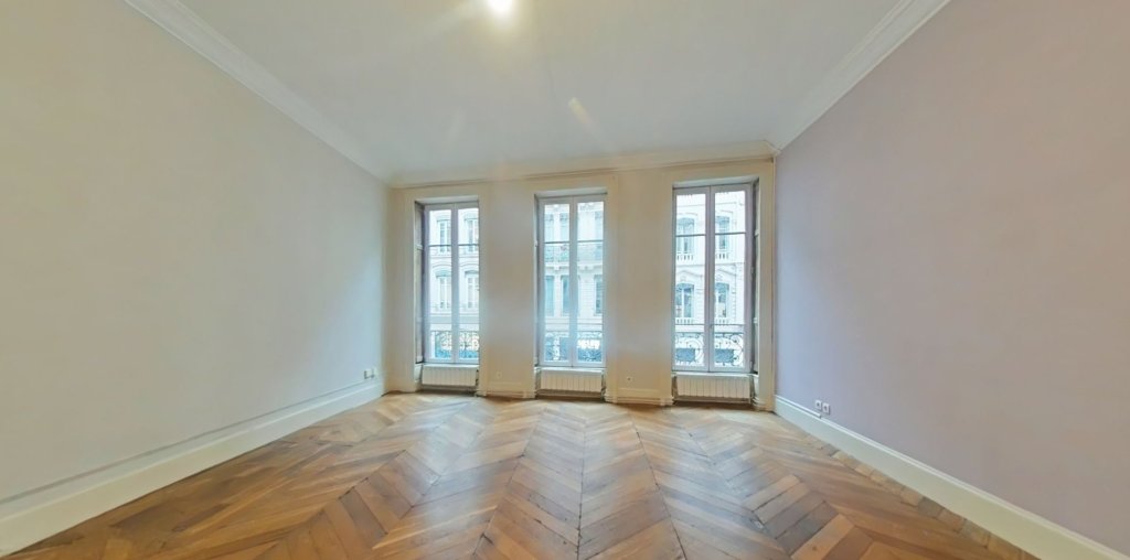 APPARTEMENT T3 A LOUER - LYON 2EME ARRONDISSEMENT La Bourse-Grenette - 86.4 m2 - 1 235 &euro; charges comprises par mois