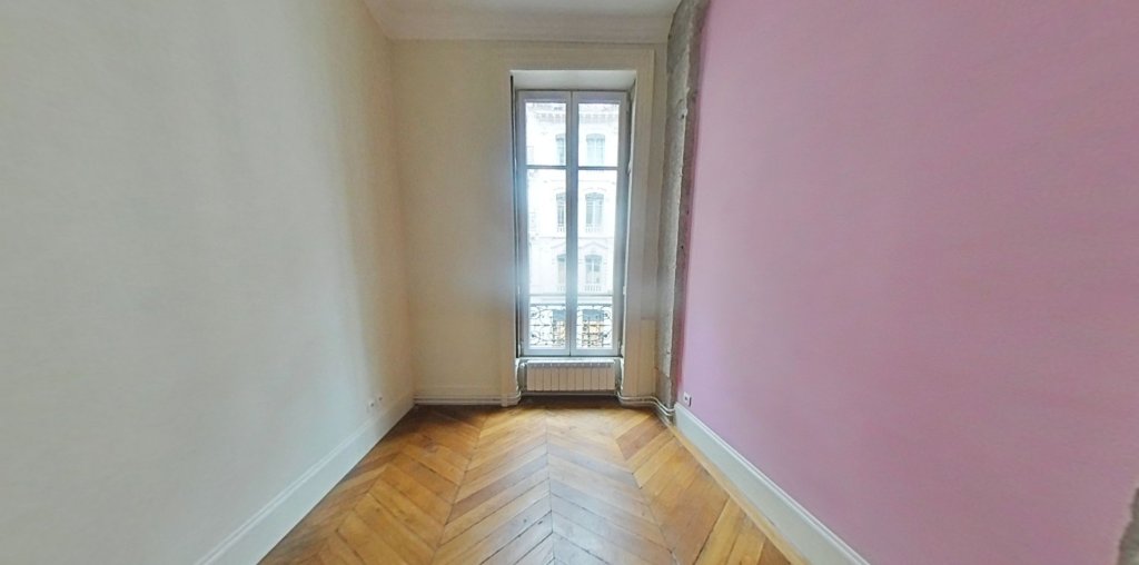 APPARTEMENT T3 A LOUER - LYON 2EME ARRONDISSEMENT La Bourse-Grenette - 86.4 m2 - 1 235 &euro; charges comprises par mois