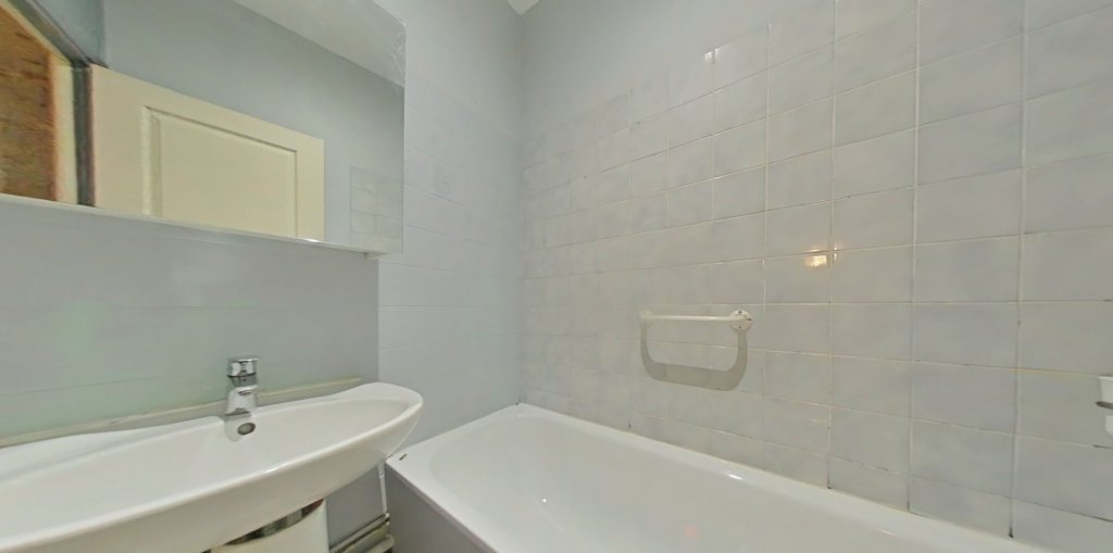 APPARTEMENT T3 A LOUER - LYON 2EME ARRONDISSEMENT La Bourse-Grenette - 86.4 m2 - 1 235 &euro; charges comprises par mois
