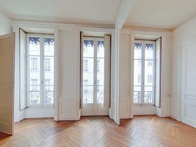 APPARTEMENT T3 A LOUER - LYON 2EME ARRONDISSEMENT Carnot-Charite - 121.35 m2 - 1405€ charges comprises par mois