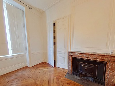 APPARTEMENT T3 A LOUER - LYON 2EME ARRONDISSEMENT Carnot-Charite - 121.35 m2 - 1405€ charges comprises par mois