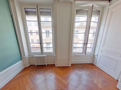 APPARTEMENT T3 A LOUER - LYON 2EME ARRONDISSEMENT La Bourse-Grenette - 79.68 m2 - 1105€ charges comprises par mois