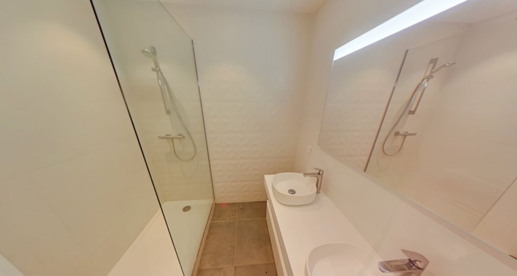 APPARTEMENT T3 A LOUER - LYON 2EME ARRONDISSEMENT Bellecour-Sala - 75.64 m2 - 1�515�&euro; charges comprises par mois