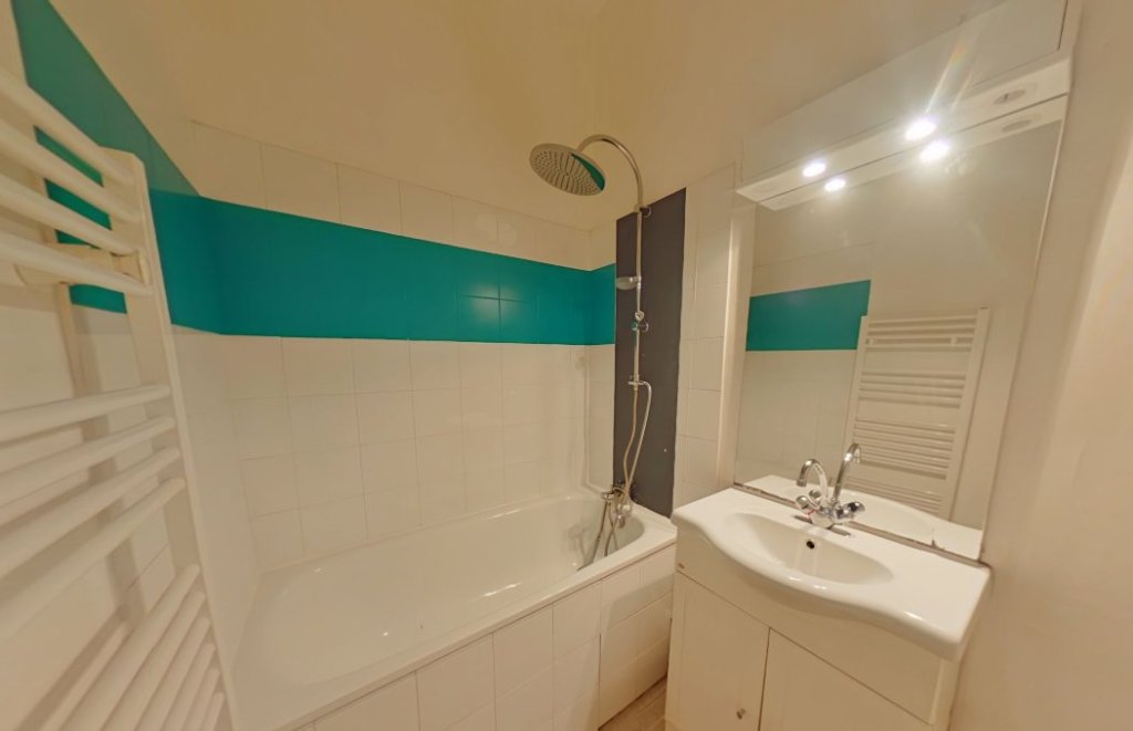 APPARTEMENT T3 A LOUER - LYON 2EME ARRONDISSEMENT Bellecour-Sala - 72.36 m2 - 1 125 &euro; charges comprises par mois