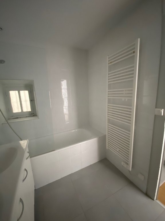 APPARTEMENT T3 A LOUER - LYON 2EME ARRONDISSEMENT Gailleton-A. Comte - 66.53 m2 - 1 070 &euro; charges comprises par mois