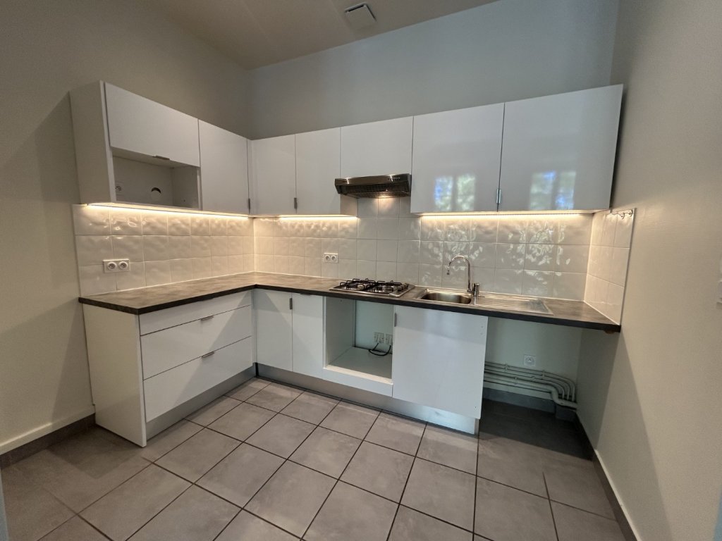 APPARTEMENT T3 A LOUER - LYON 2EME ARRONDISSEMENT Merciere-Grolee - 108.3 m2 - 1 575 &euro; charges comprises par mois