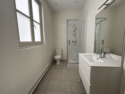 APPARTEMENT T3 A LOUER - LYON 2EME ARRONDISSEMENT Merciere-Grolee - 108.3 m2 - 1 575 € charges comprises par mois