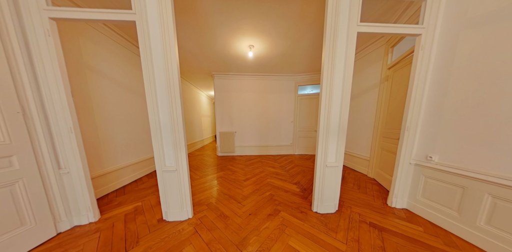 APPARTEMENT T3 A LOUER - LYON 2EME ARRONDISSEMENT La Bourse-Grenette - 98.86 m2 - 1 605 &euro; charges comprises par mois