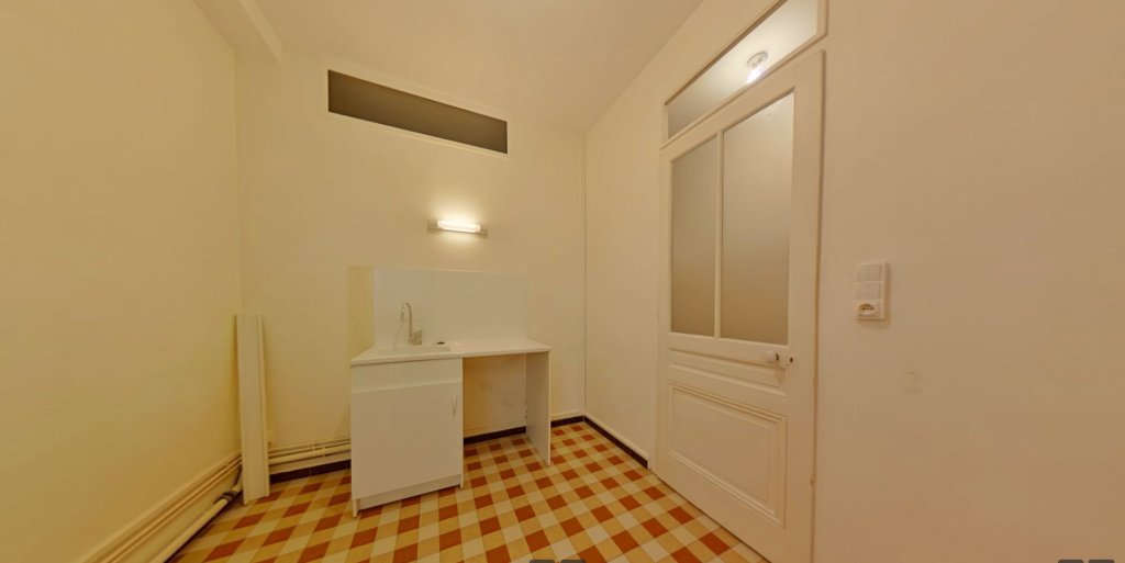 APPARTEMENT T3 A LOUER - LYON 2EME ARRONDISSEMENT La Bourse-Grenette - 98.86 m2 - 1 605 &euro; charges comprises par mois