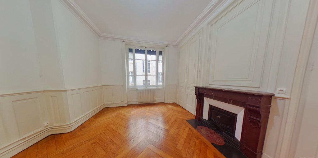 APPARTEMENT T3 A LOUER - LYON 2EME ARRONDISSEMENT La Bourse-Grenette - 98.86 m2 - 1 605 &euro; charges comprises par mois