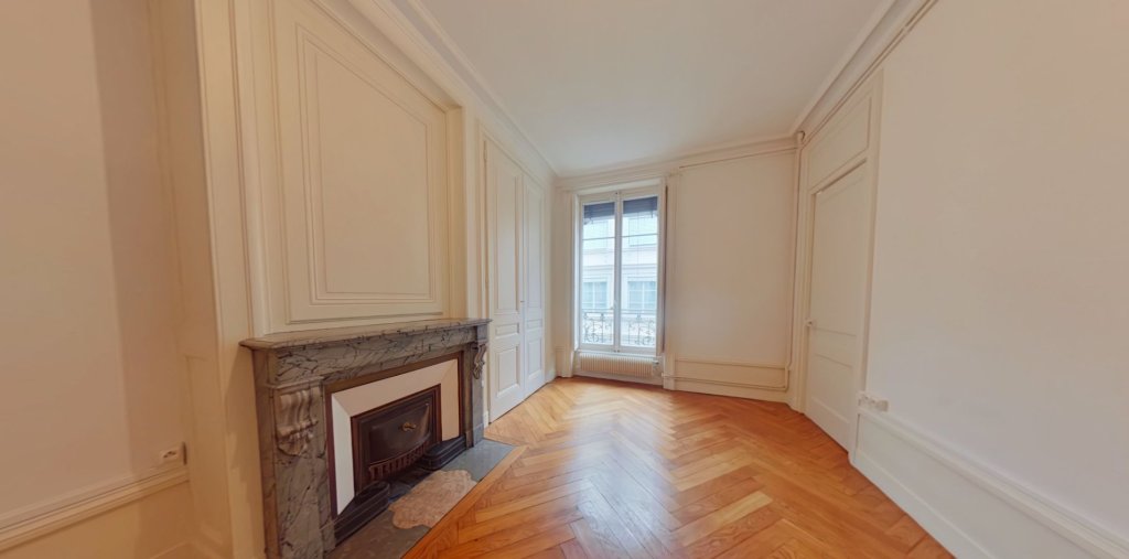 APPARTEMENT T3 A LOUER - LYON 2EME ARRONDISSEMENT La Bourse-Grenette - 98.86 m2 - 1 605 &euro; charges comprises par mois