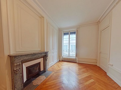 APPARTEMENT T3 A LOUER - LYON 2EME ARRONDISSEMENT La Bourse-Grenette - 98.86 m2 - 1 605 € charges comprises par mois