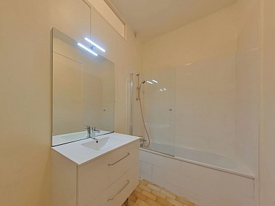 APPARTEMENT T3 A LOUER - LYON 2EME ARRONDISSEMENT La Bourse-Grenette - 98.86 m2 - 1 605 € charges comprises par mois