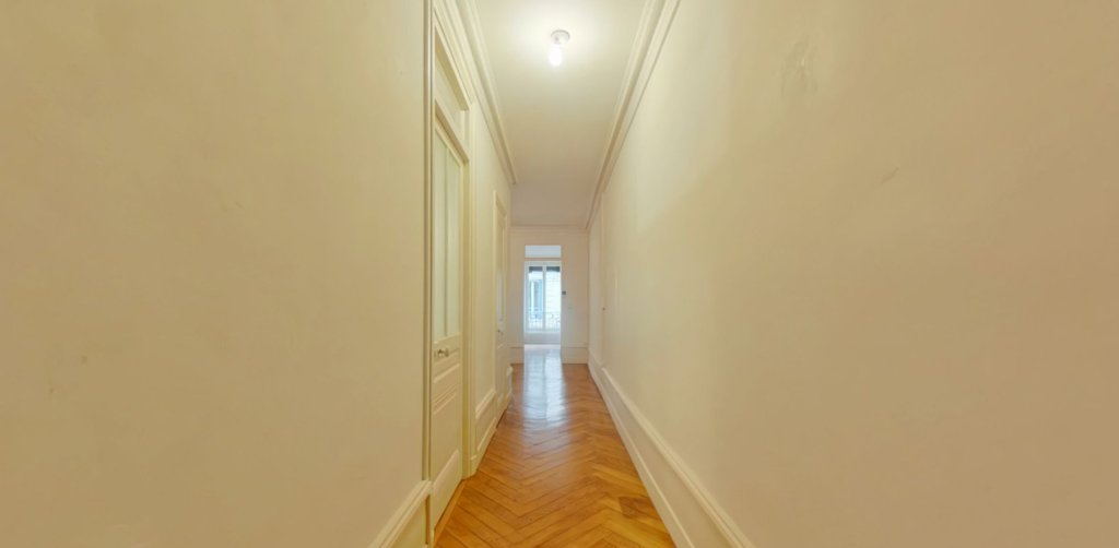 APPARTEMENT T3 A LOUER - LYON 2EME ARRONDISSEMENT La Bourse-Grenette - 98.86 m2 - 1 605 &euro; charges comprises par mois