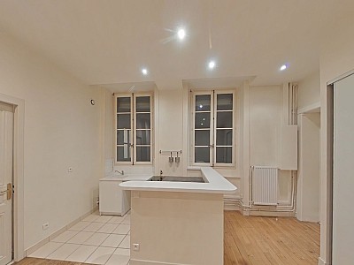 APPARTEMENT T3 A LOUER - LYON 2EME ARRONDISSEMENT Merciere-Grolee - 74.83 m2 - 1 227 € charges comprises par mois