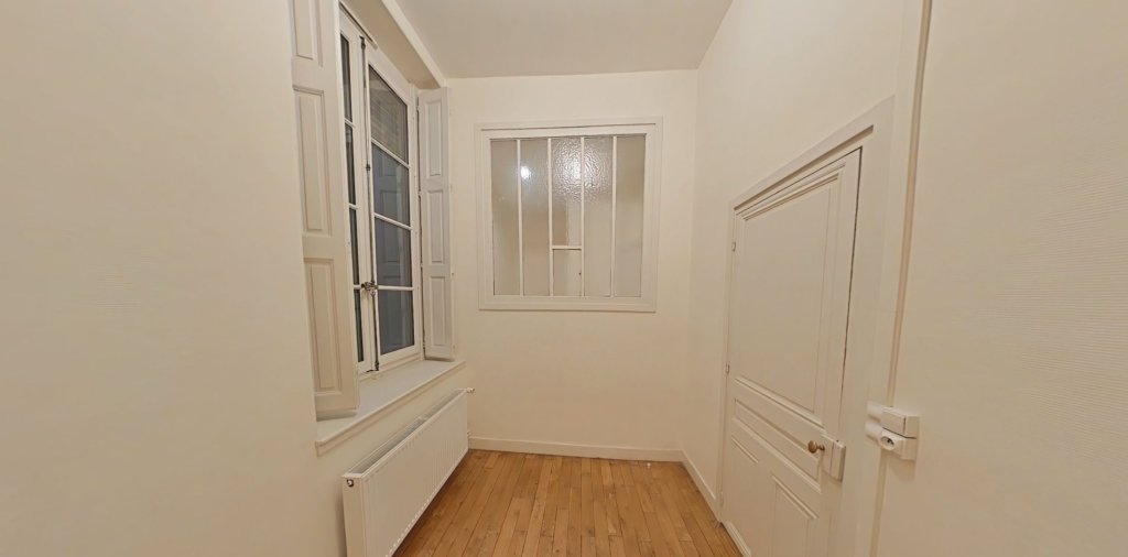APPARTEMENT T3 A LOUER - LYON 2EME ARRONDISSEMENT Merciere-Grolee - 74.83 m2 - 1 227 &euro; charges comprises par mois
