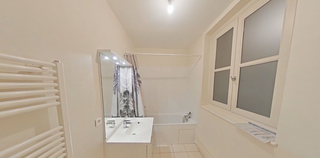 APPARTEMENT T3 A LOUER - LYON 2EME ARRONDISSEMENT Merciere-Grolee - 74.83 m2 - 1 227 &euro; charges comprises par mois