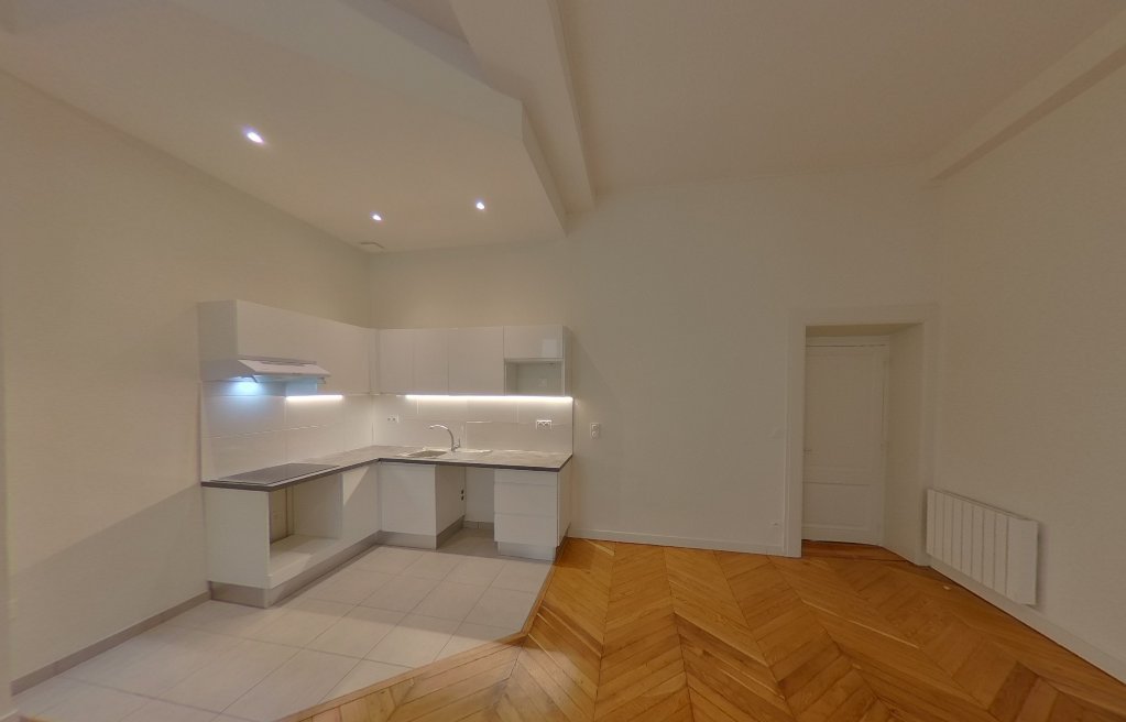 APPARTEMENT T3 A LOUER - LYON 2EME ARRONDISSEMENT Bellecour-Sala - 65.29 m2 - 1 080 &euro; charges comprises par mois