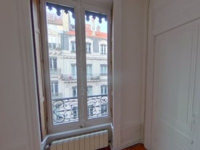 APPARTEMENT T3 A LOUER - LYON 2EME ARRONDISSEMENT - 68,41 m2 - 965 € charges comprises par mois