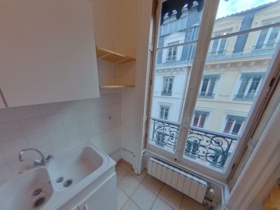 APPARTEMENT T3 A LOUER - LYON 2EME ARRONDISSEMENT - 68,41 m2 - 965 € charges comprises par mois