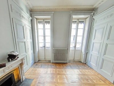 APPARTEMENT T3 A LOUER - LYON 2EME ARRONDISSEMENT - 71.04 m2 - 1040 € charges comprises par mois