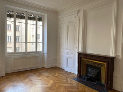 APPARTEMENT T3 A LOUER - LYON 3EME ARRONDISSEMENT - 106.98 m2 - 1550 € charges comprises par mois