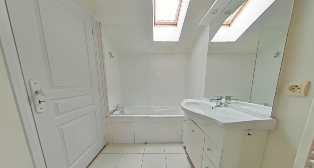 APPARTEMENT T3 A LOUER - LYON 3EME ARRONDISSEMENT Voltaire - 80.63 m2 - 1 230 &euro; charges comprises par mois