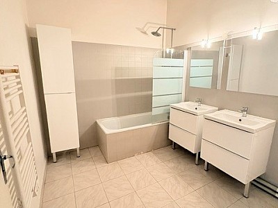 APPARTEMENT T3 A LOUER - LYON 3EME ARRONDISSEMENT Saxe-Vileroy - 81.9 m2 - 995 &euro; charges comprises par mois