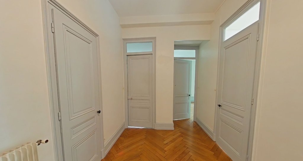 APPARTEMENT T3 A LOUER - LYON 3EME ARRONDISSEMENT Jussieu - 83.8 m2 - 1 360 &euro; charges comprises par mois