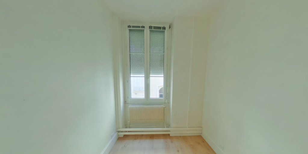 APPARTEMENT T3 A LOUER - LYON 3EME ARRONDISSEMENT Jussieu - 77.46 m2 - 1 250 &euro; charges comprises par mois