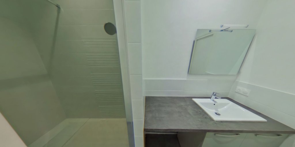 APPARTEMENT T3 A LOUER - LYON 3EME ARRONDISSEMENT Jussieu - 77.46 m2 - 1 250 &euro; charges comprises par mois