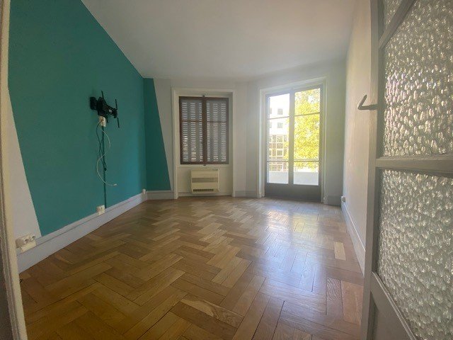 APPARTEMENT T3 A LOUER - LYON 3EME ARRONDISSEMENT Saint-Maximin-Sisley - 46 m2 - 832 &euro; charges comprises par mois