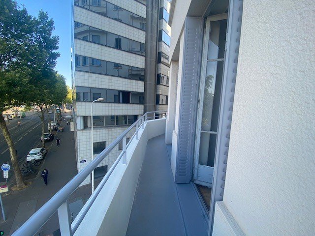 APPARTEMENT T3 A LOUER - LYON 3EME ARRONDISSEMENT Saint-Maximin-Sisley - 46 m2 - 832 &euro; charges comprises par mois
