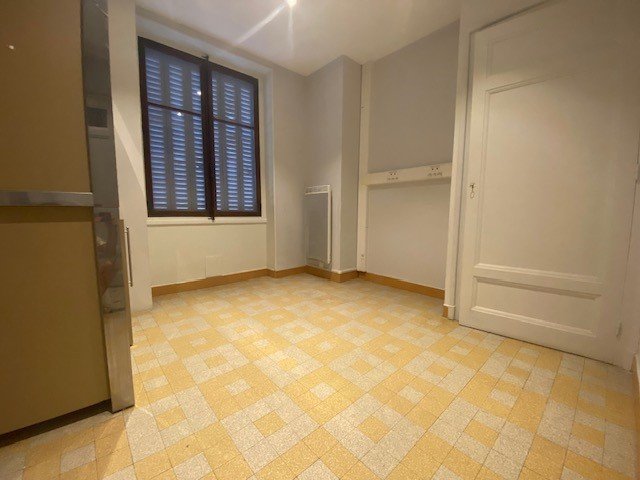 APPARTEMENT T3 A LOUER - LYON 3EME ARRONDISSEMENT Saint-Maximin-Sisley - 46 m2 - 832 &euro; charges comprises par mois