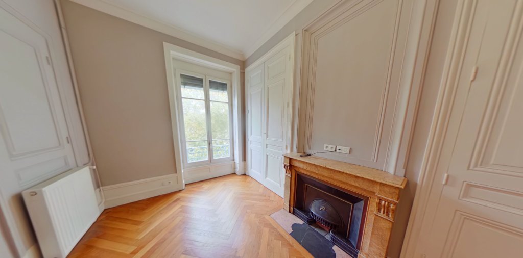 APPARTEMENT T3 A LOUER - LYON 3EME ARRONDISSEMENT Saxe-Vileroy - 66.43 m2 - 1 026 &euro; charges comprises par mois