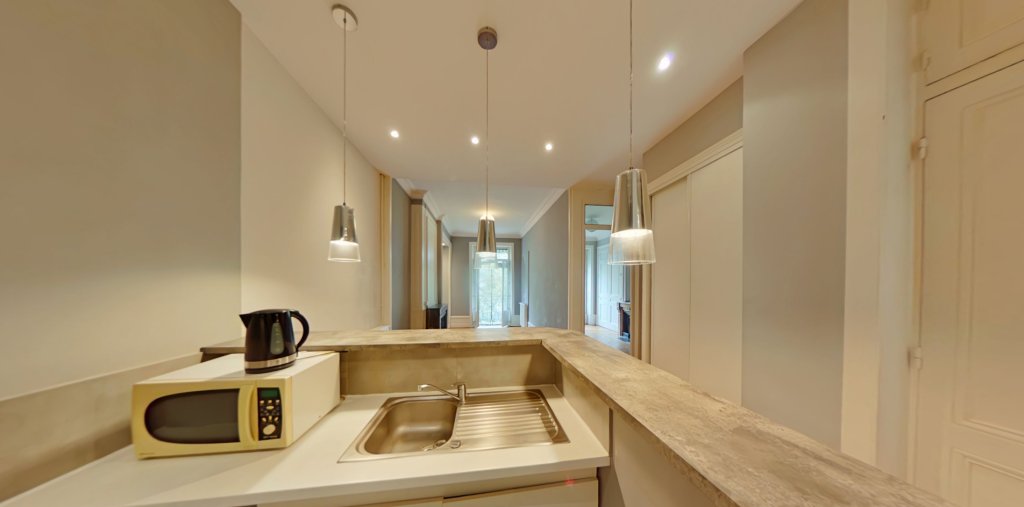 APPARTEMENT T3 A LOUER - LYON 3EME ARRONDISSEMENT Saxe-Vileroy - 66.43 m2 - 1 026 &euro; charges comprises par mois