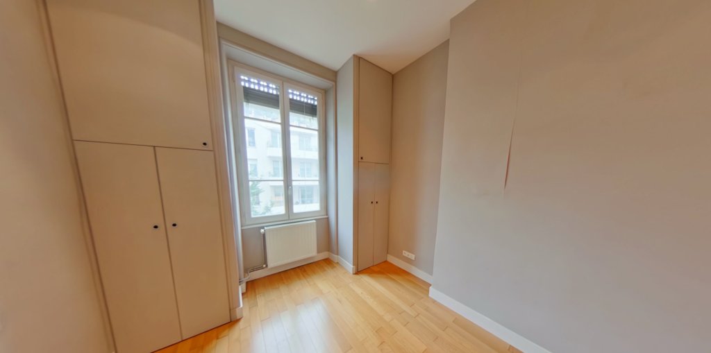 APPARTEMENT T3 A LOUER - LYON 3EME ARRONDISSEMENT Saxe-Vileroy - 66.43 m2 - 1 026 &euro; charges comprises par mois
