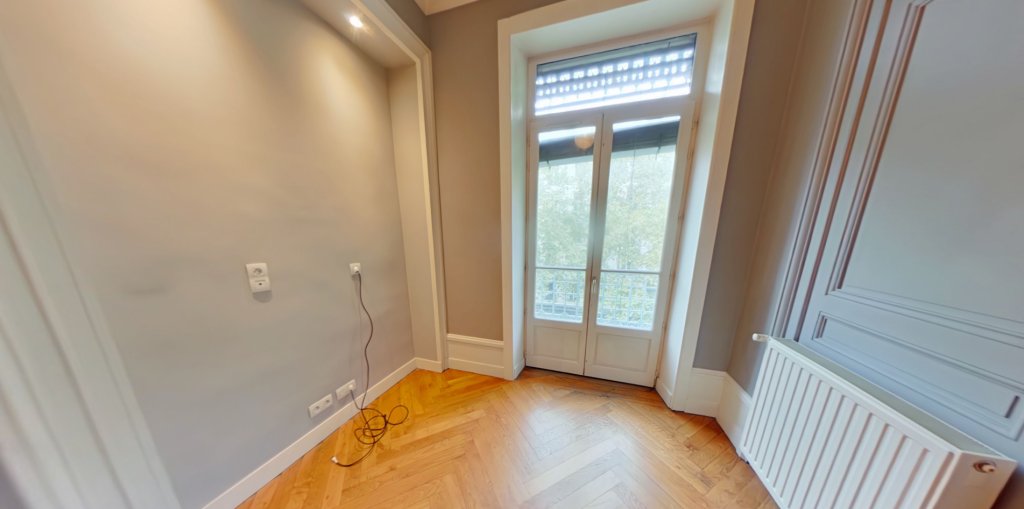 APPARTEMENT T3 A LOUER - LYON 3EME ARRONDISSEMENT Saxe-Vileroy - 66.43 m2 - 1 026 &euro; charges comprises par mois