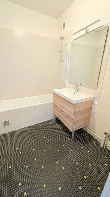APPARTEMENT T3 A LOUER - LYON 5EME ARRONDISSEMENT Les Castors-Les Granges - 84.82 m2 - 1 260 &euro; charges comprises par mois